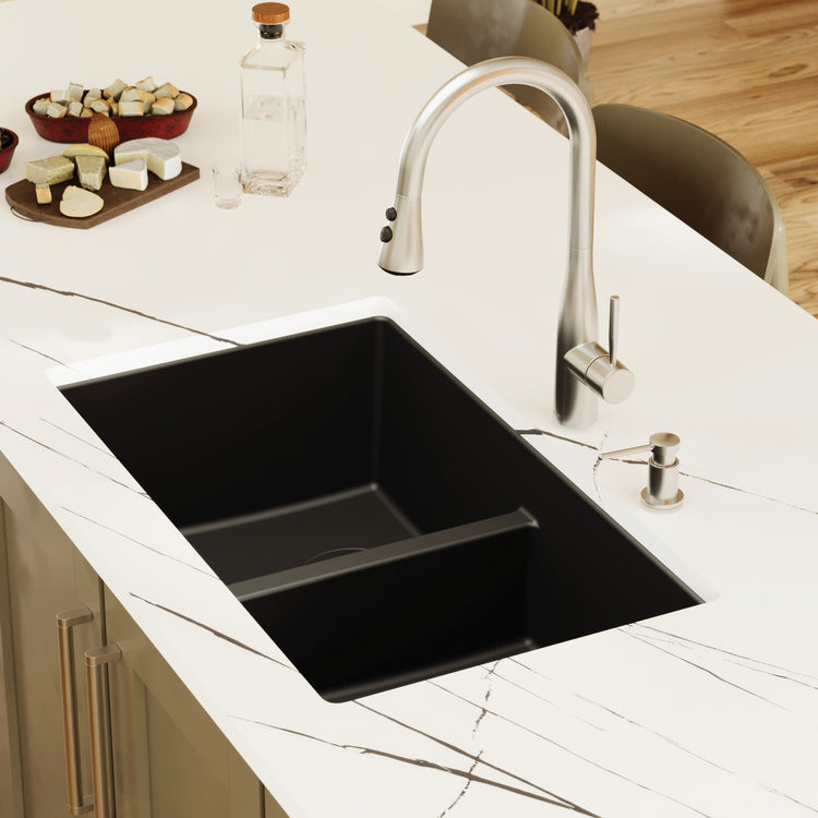 QU-810-BL Additional Lifestyle