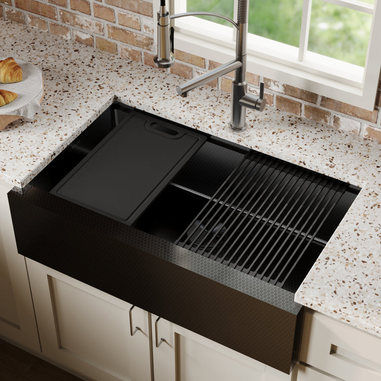 HSU3320SB-D1 Main Lifestyle