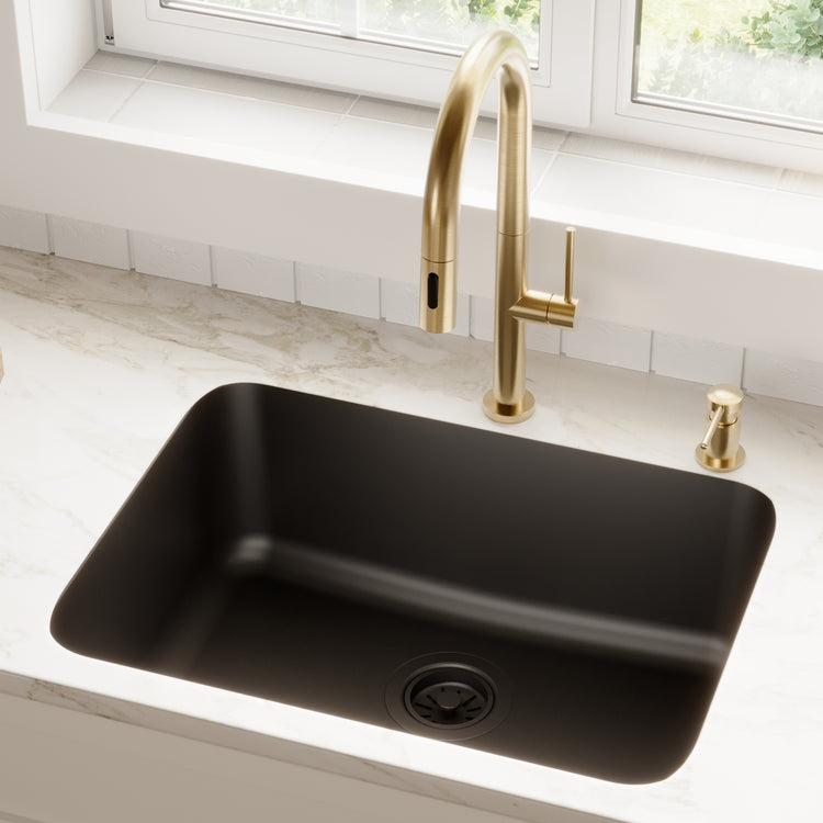 Q-320-BL Main Lifestyle