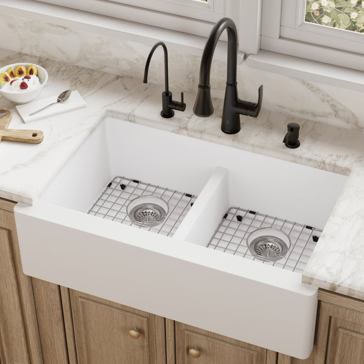 QA-750-WH-PK1 Main Lifestyle
