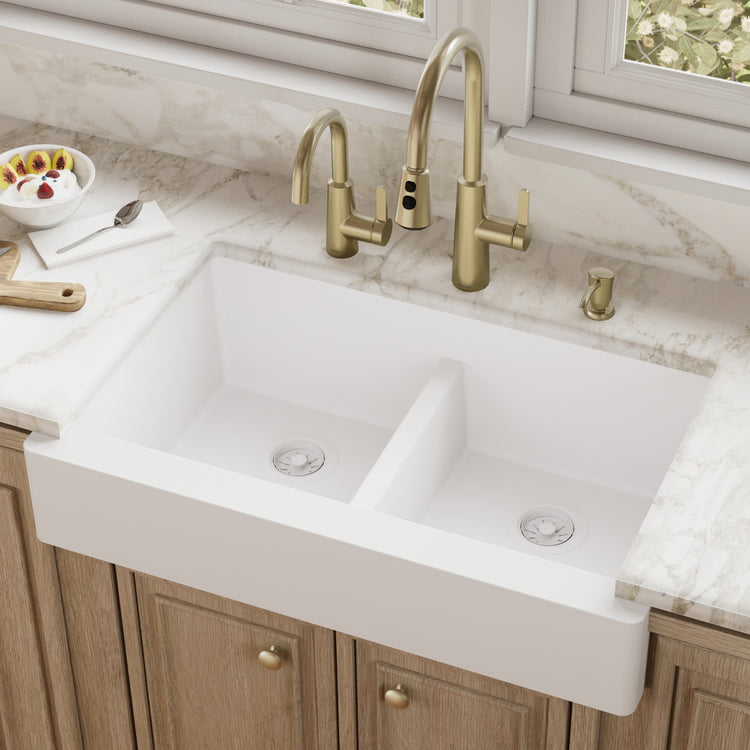 QAR-750-WH Main Lifestyle