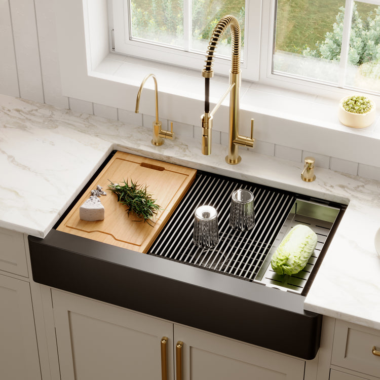 QARWS-740-BL Main Lifestyle