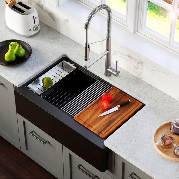 QAWS-740-BL Main Lifestyle