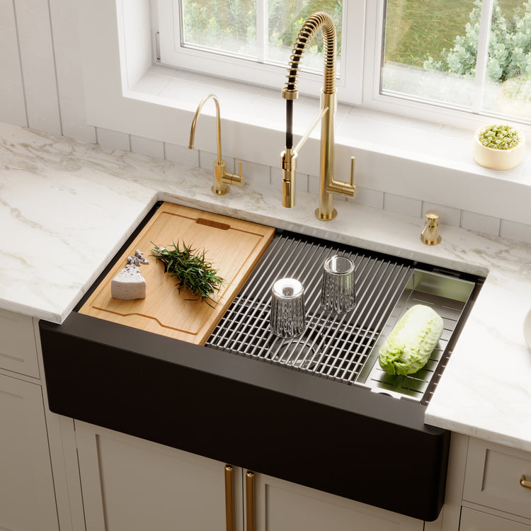 QAWS-740-BL Main Lifestyle