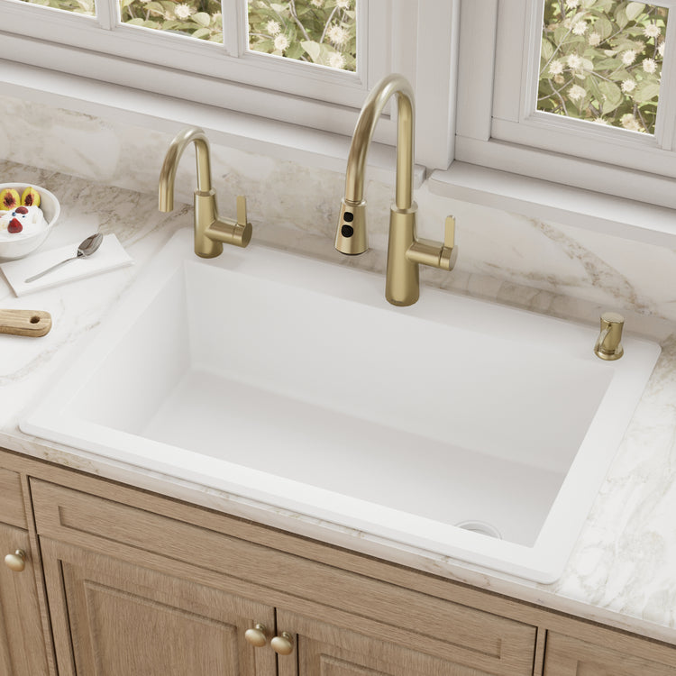 QT-670-WH Main Lifestyle