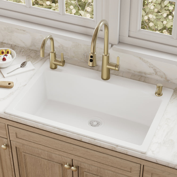 QT-712-WH Main Lifestyle