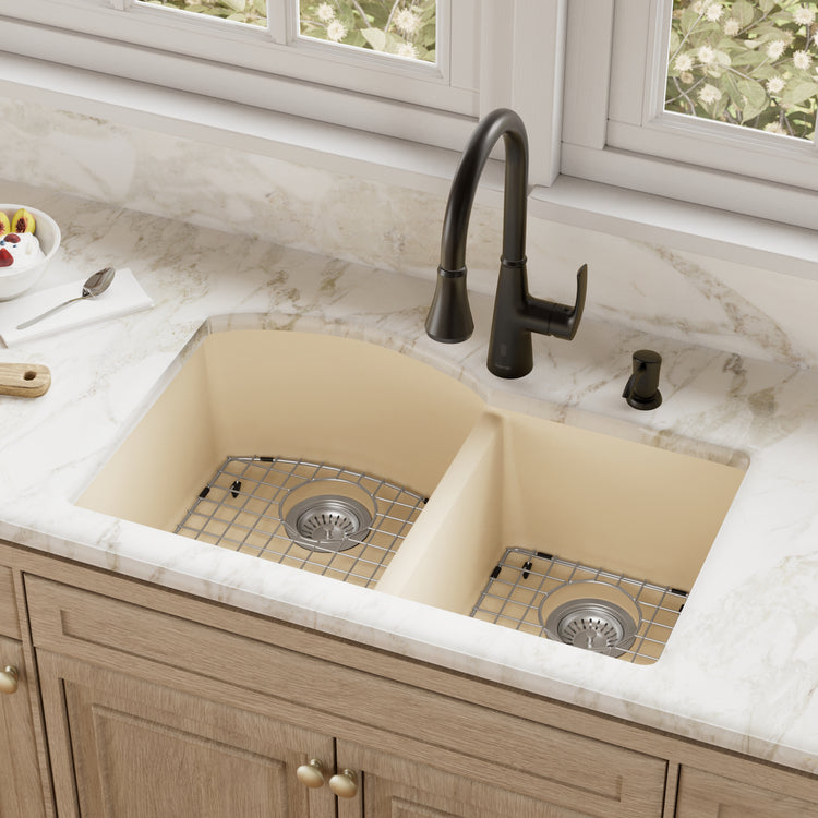 QU-610-BI-PK1 Main Lifestyle