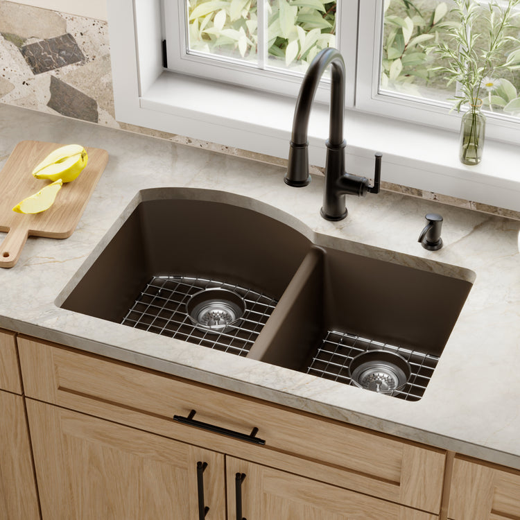 QU-610-BR-PK1 Main Lifestyle
