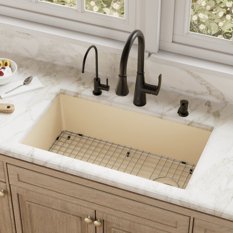 QU-670-BI-PK1 Main Lifestyle