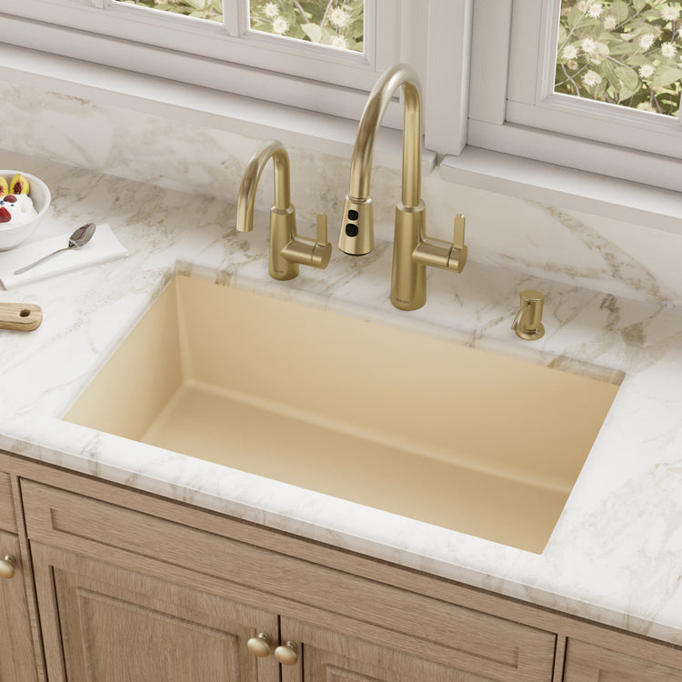 QU-670-BI Main Lifestyle
