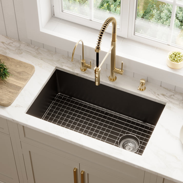 QU-670-BL-PK1 Main Lifestyle