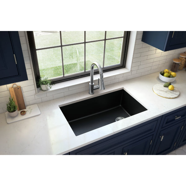 QU-670-BL Main Lifestyle