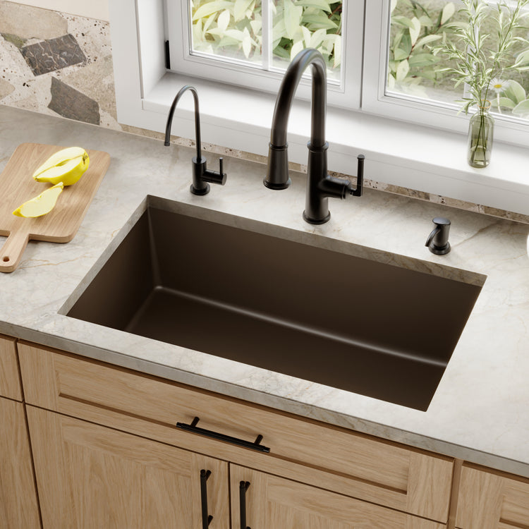 QU-670-BR Main Lifestyle