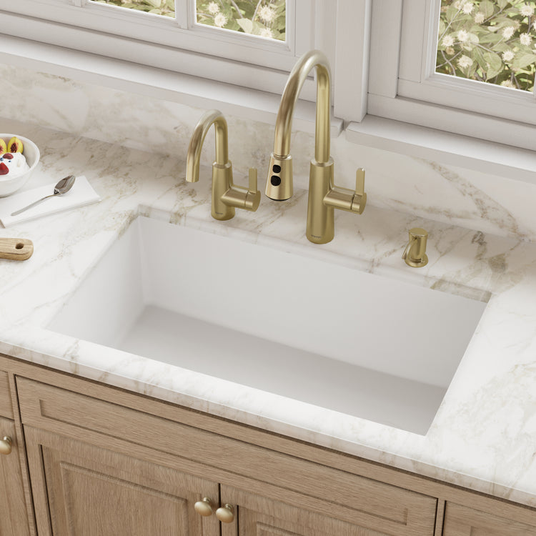 QU-670-WH Main Lifestyle
