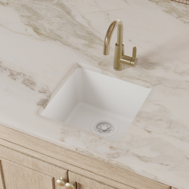 QU-690-WH Main Lifestyle