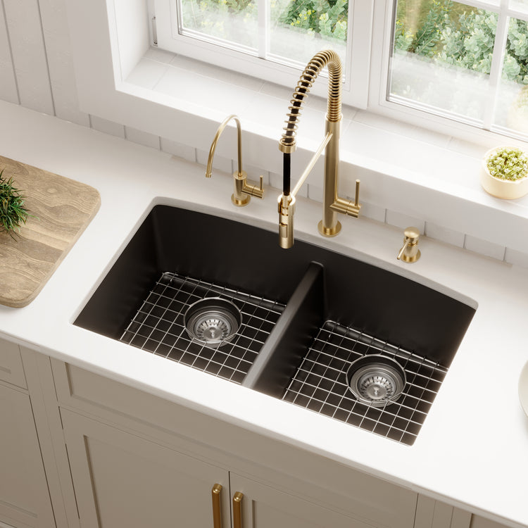 QU-710-BL-PK1 Main Lifestyle