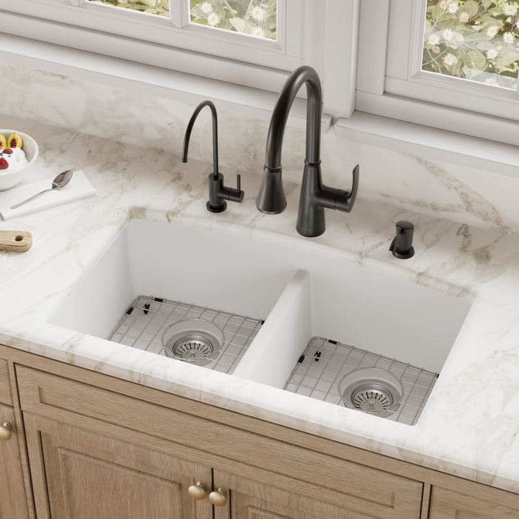 QU-710-WH-PK1 Main Lifestyle