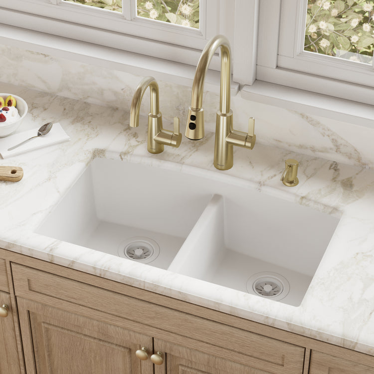 QU-710-WH Main Lifestyle