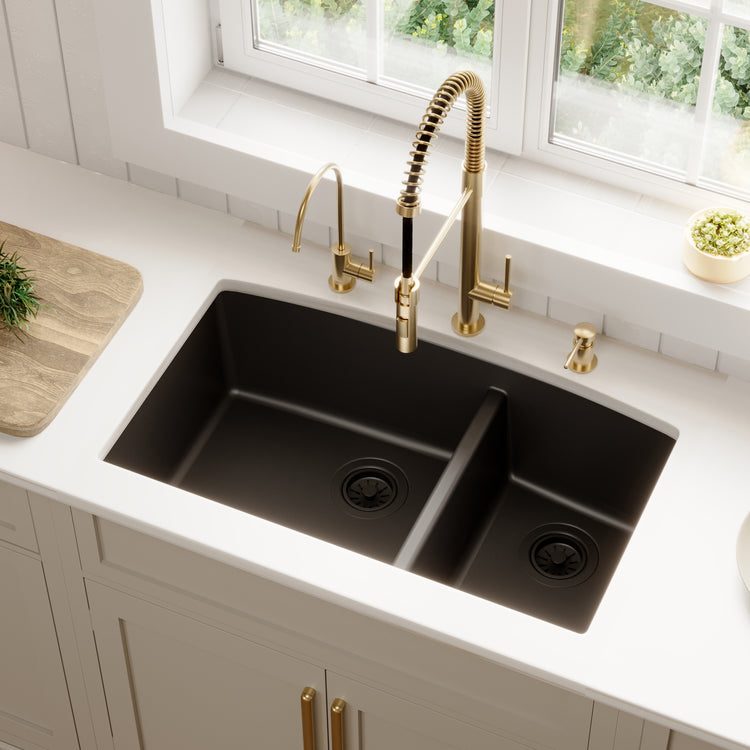 QU-711-BL Main Lifestyle