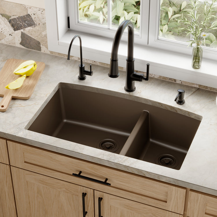 QU-711-BR Main Lifestyle