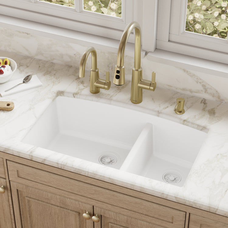 QU-711-WH Main Lifestyle