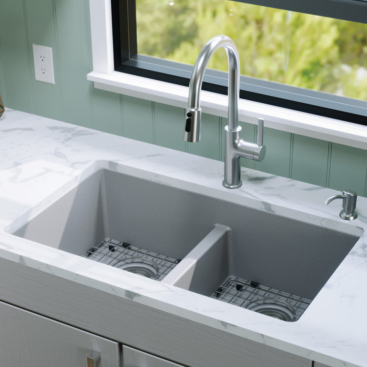 QU-810-GR-PK1 Main Lifestyle