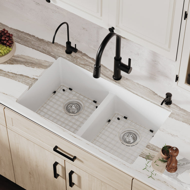 QU-810-WH-PK1 Main Lifestyle
