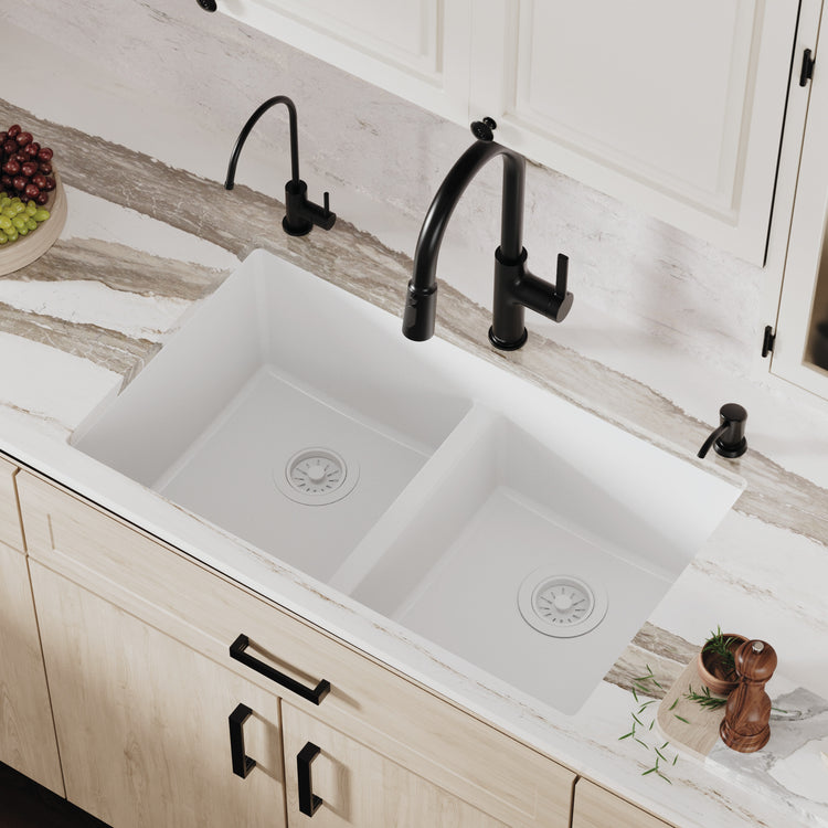 QU-810-WH Main Lifestyle