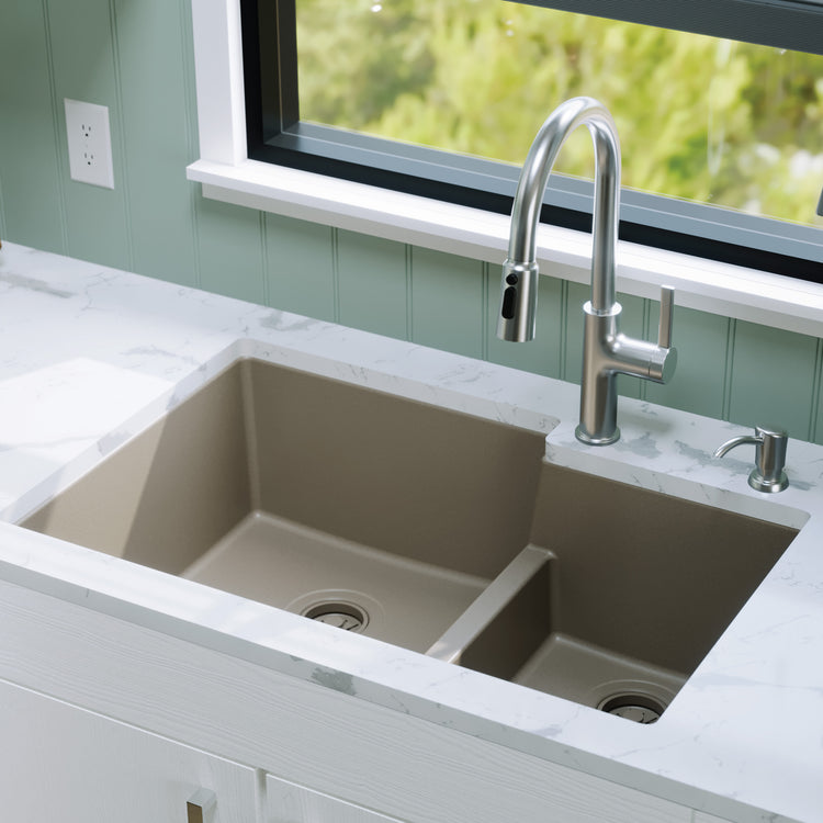 QU-811-CN Main Lifestyle