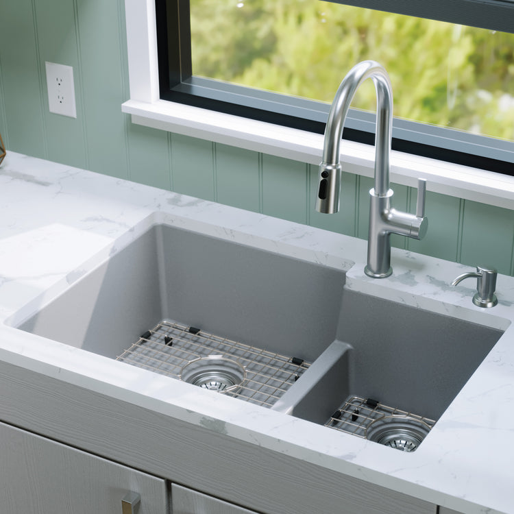 QU-811-GR-PK1 Main Lifestyle