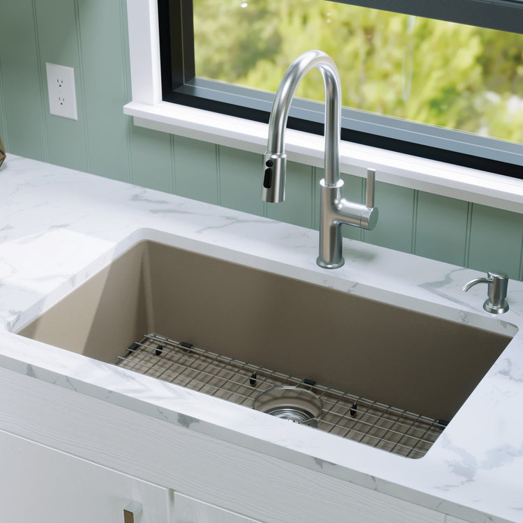 QU-812-CN-PK1 Main Lifestyle
