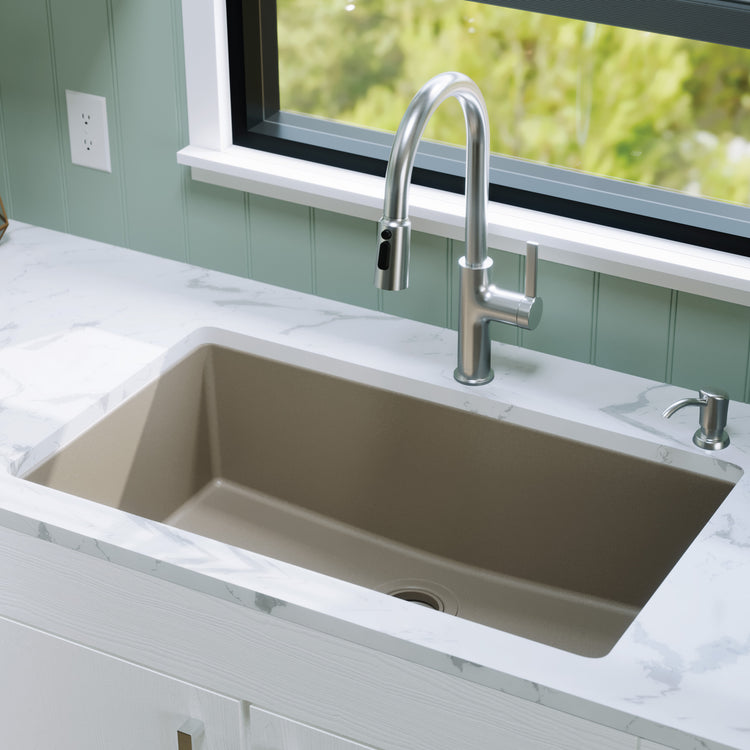 QU-812-CN Main Lifestyle