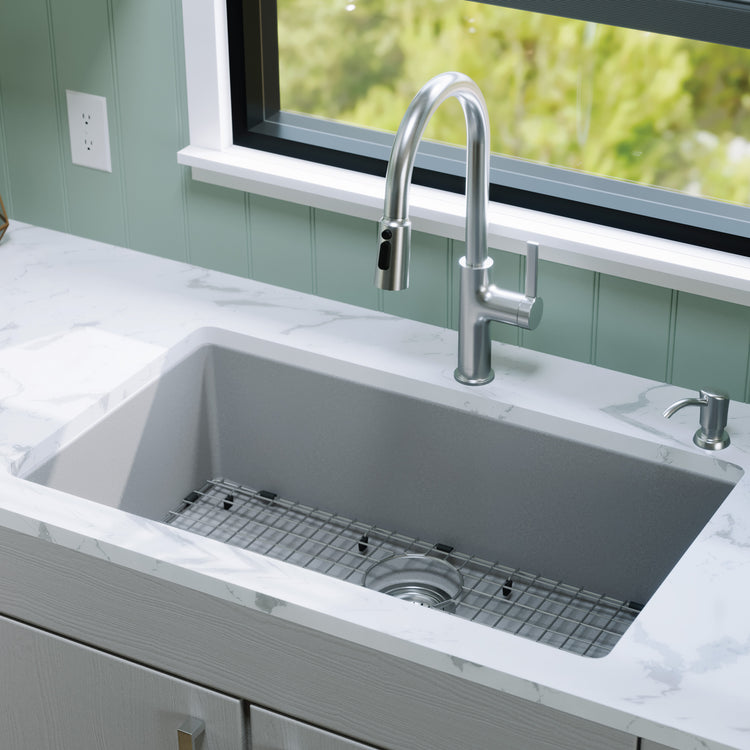 QU-812-GR-PK1 Main Lifestyle