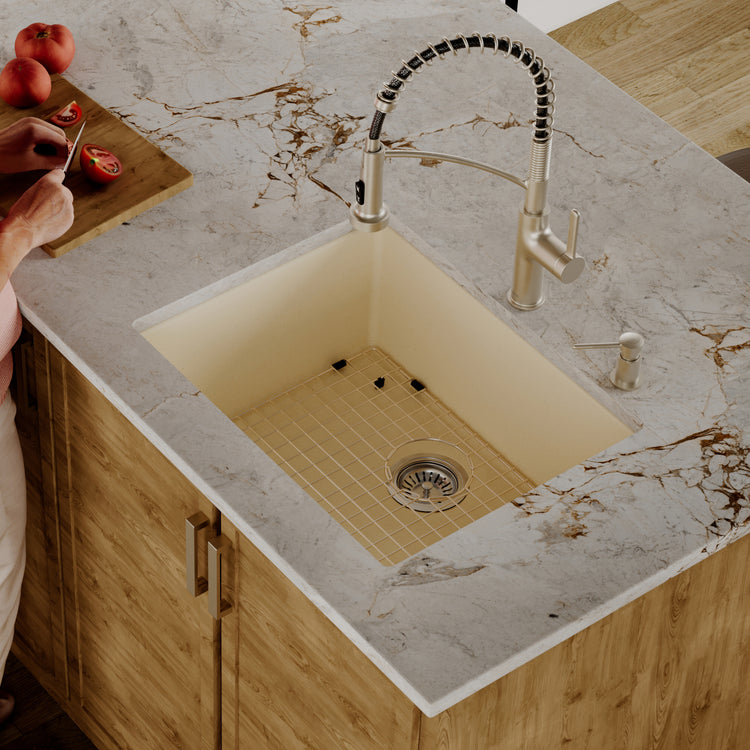 QU-820-BI-PK1 Main Lifestyle