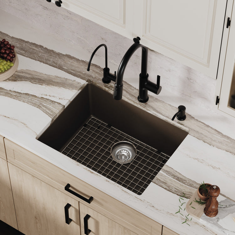 QU-820-BR-PK1 Main Lifestyle