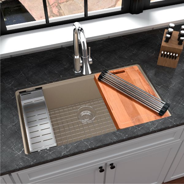 QUWS-875-BI Main Lifestyle