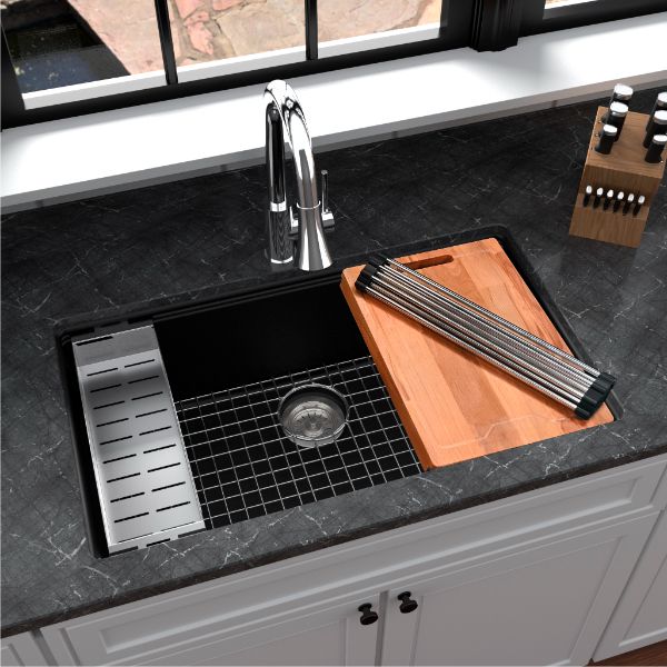 QUWS-875-BL Main Lifestyle