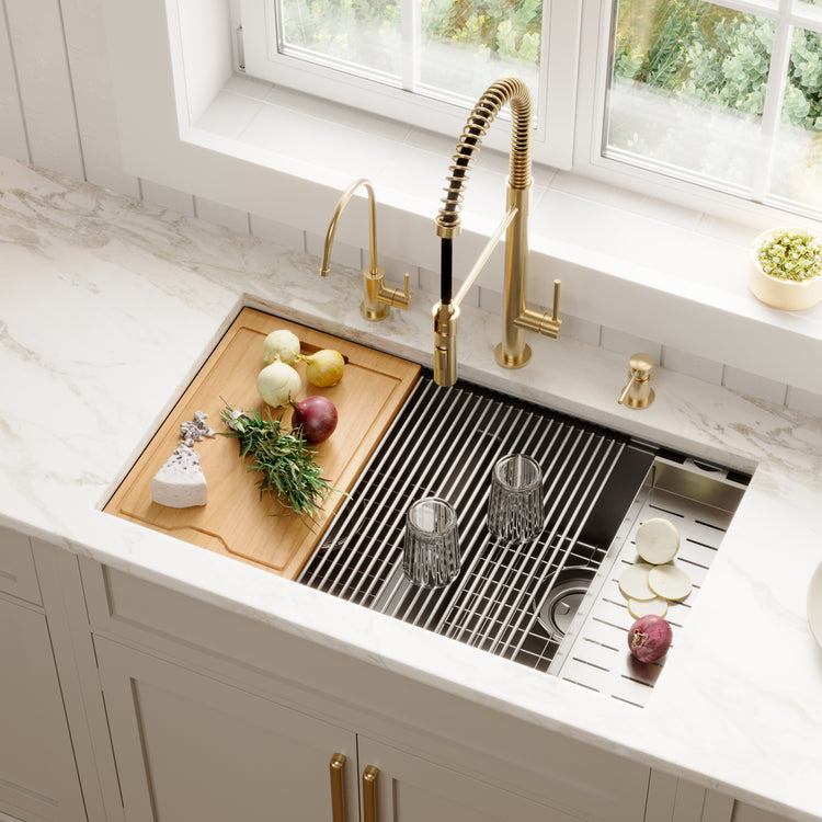 QUWS-880-BL Main Lifestyle