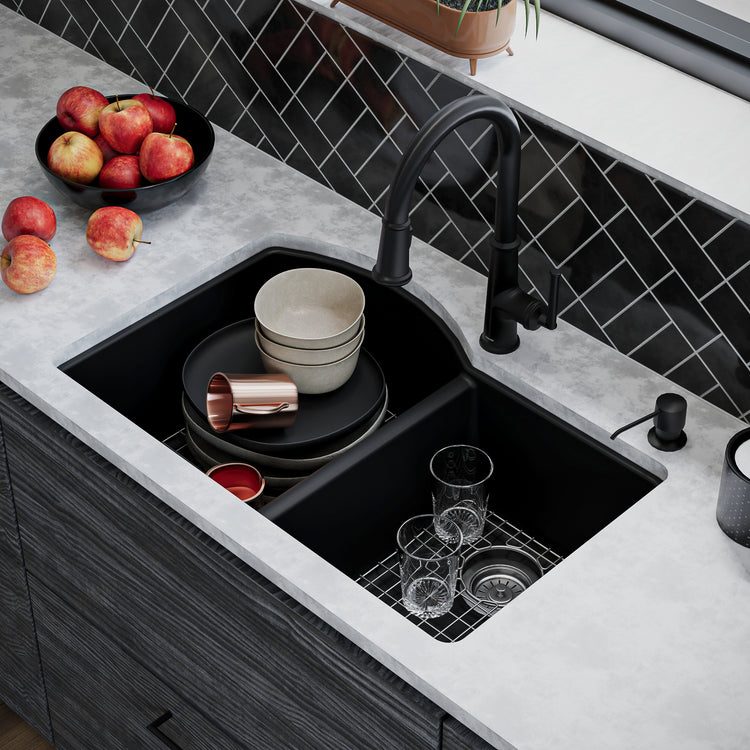 QU-610-BL-PK1 Additional Lifestyle