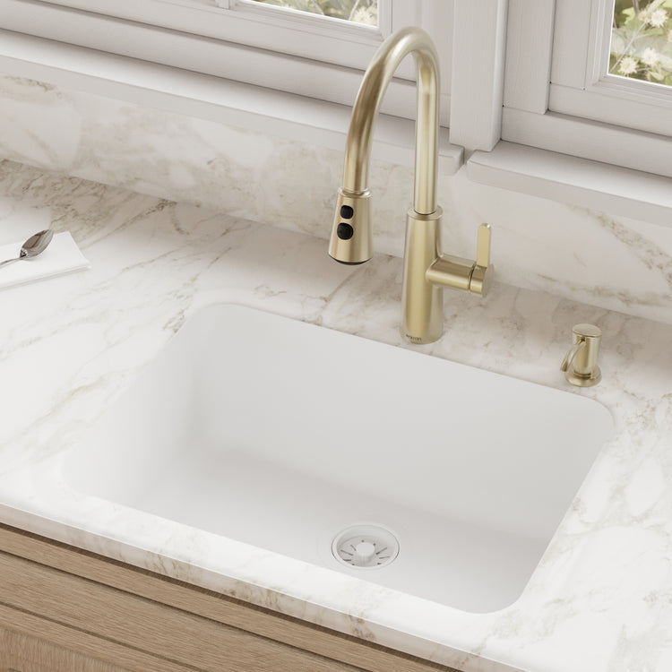 Q-320-WH Main Lifestyle