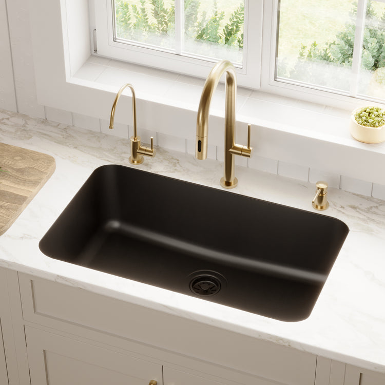 Q-340-BL Main Lifestyle