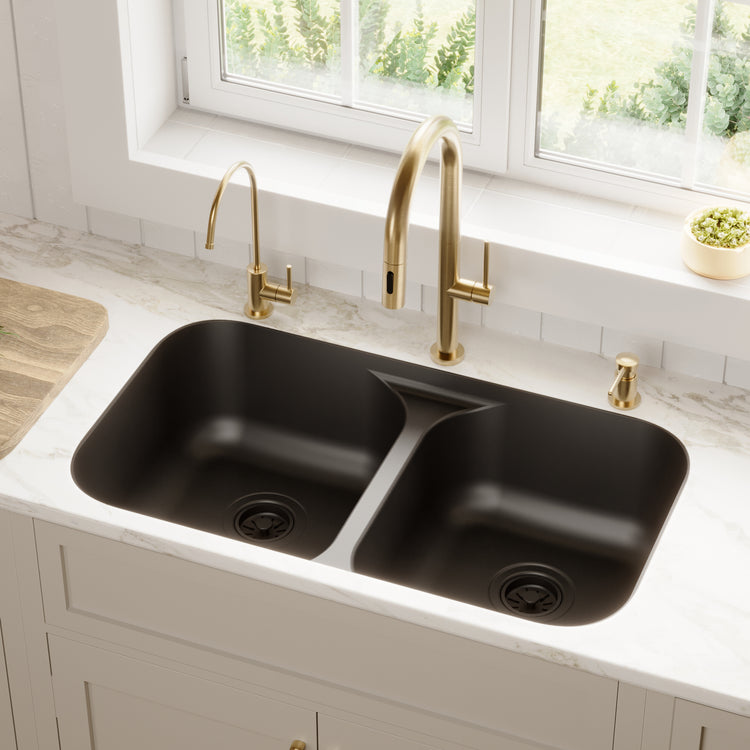 Q-350-BL Main Lifestyle