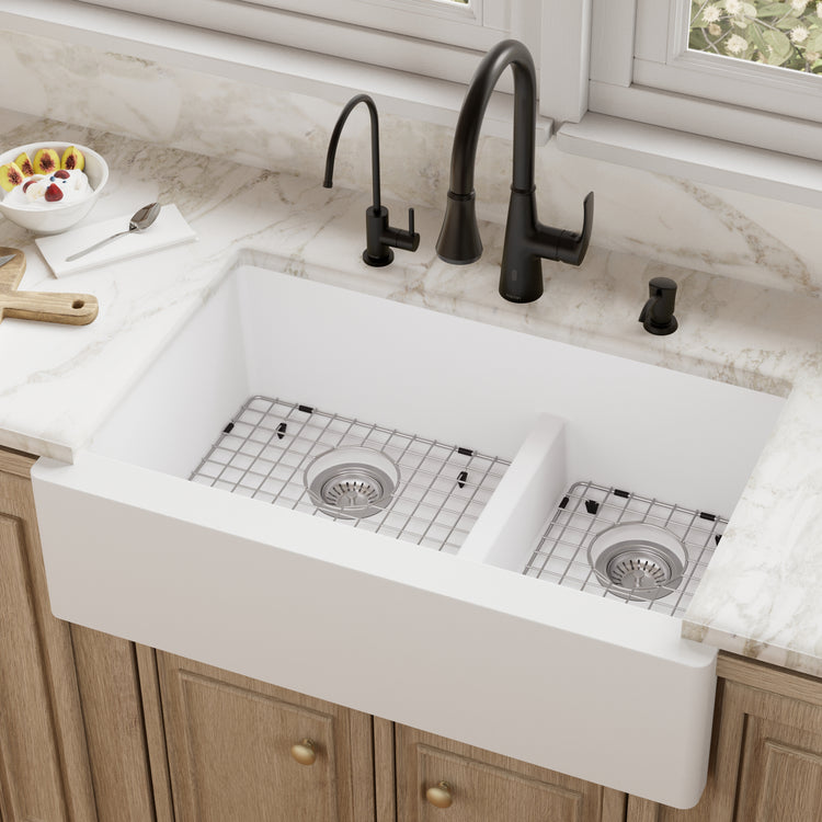 QA-760-WH-PK1 Main Lifestyle