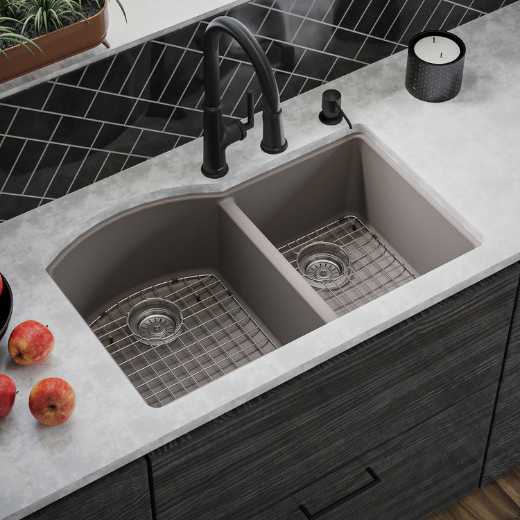 QU-610-CN-PK1 Main Lifestyle