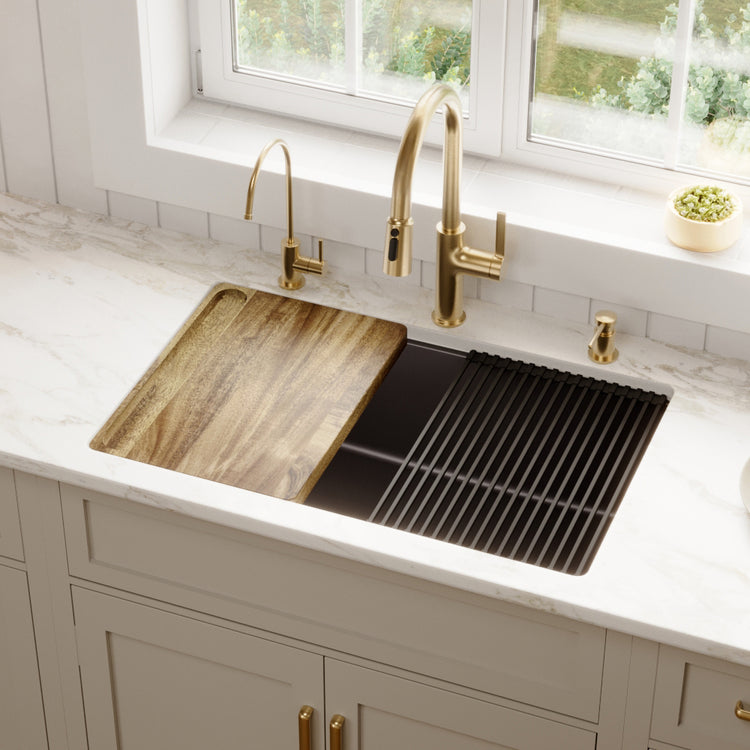 QU-670-BL-PK2 Main Lifestyle
