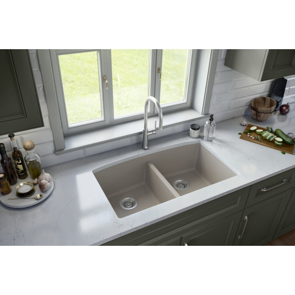 QU-710-CN-PK1 Main Lifestyle