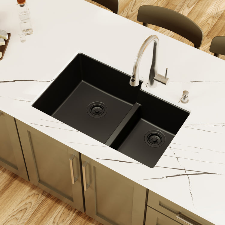 QU-811-BL Main Lifestyle