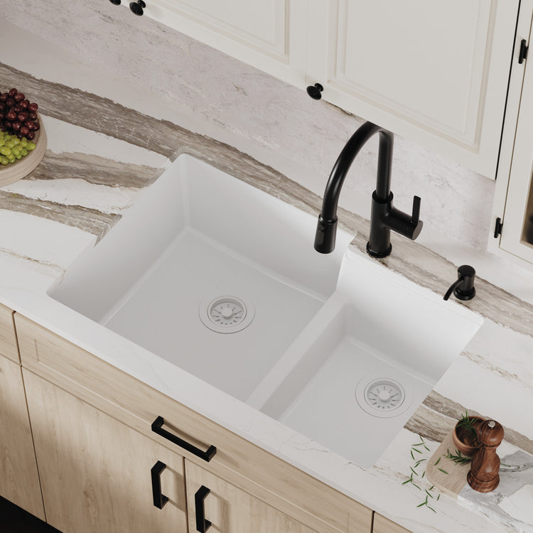 QU-811-WH Main Lifestyle
