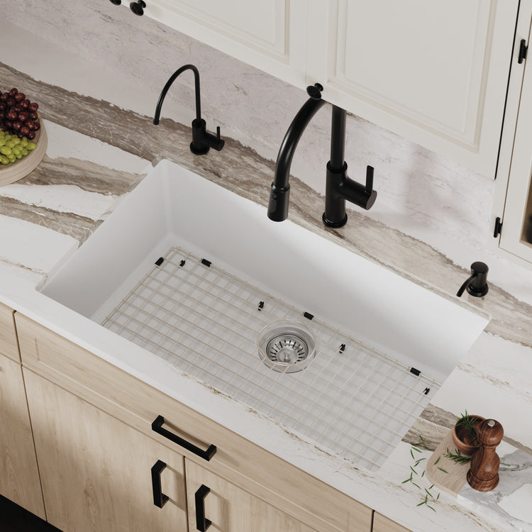 QU-812-WH-PK1 Main Lifestyle