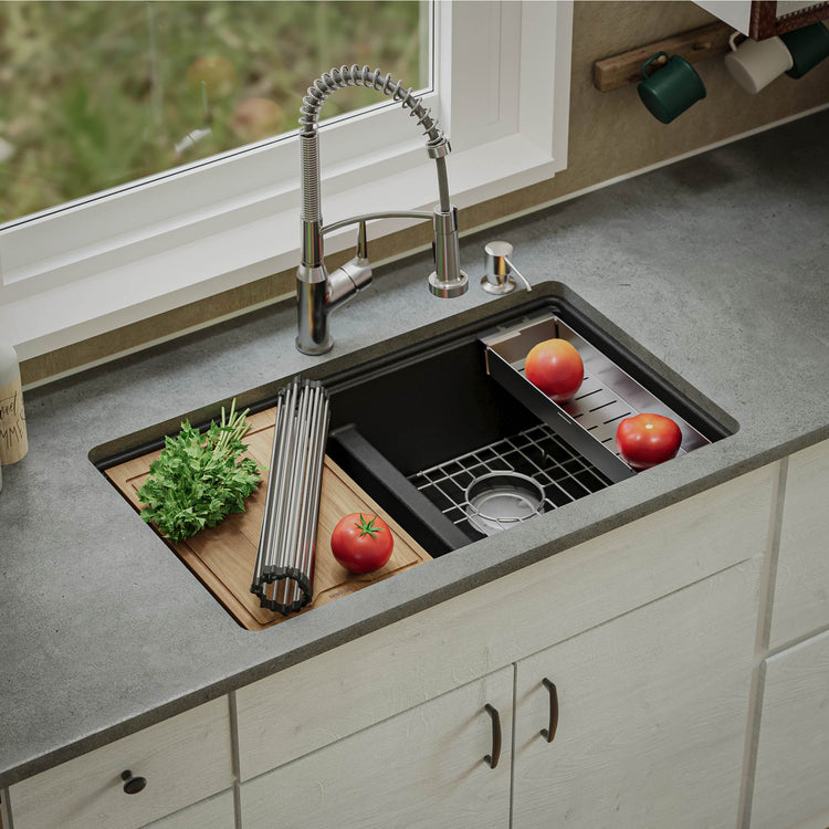 QUWS-880-BL Main Lifestyle